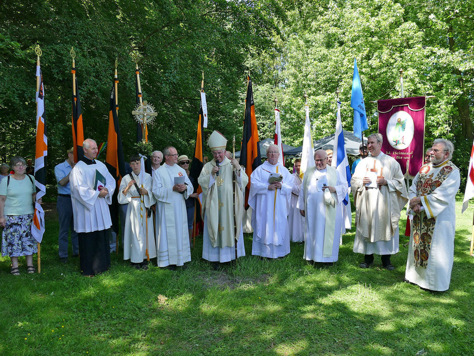 Festgottesdienst zum 1.000 Todestag des Heiligen Heimerads auf dem Hasunger Berg (Foto: Karl-Franz Thiede)